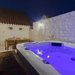 Vila Kamena U Mirnoj Ulici Blizu Centra Trogira