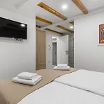 Kamena U Mirnoj Ulici Blizu Centra Trogira Vila Trogir