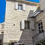 Vila Kamena U Mirnoj Ulici Blizu Centra Trogira Trogir
