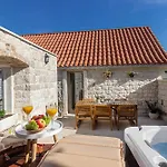 Kamena U Mirnoj Ulici Blizu Centra Trogira Vila Trogir