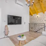 Vila Kamena U Mirnoj Ulici Blizu Centra Trogira Trogir