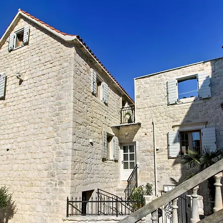 Kamena U Mirnoj Ulici Blizu Centra Trogira Villa *