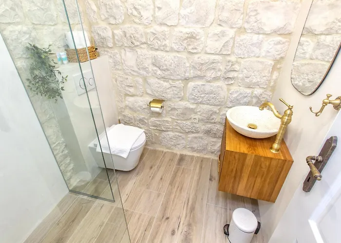 Kamena U Mirnoj Ulici Blizu Centra Trogira Trogir