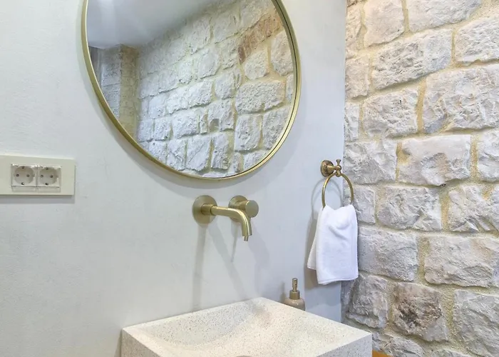 Villa Kamena U Mirnoj Ulici Blizu Centra Trogira Trogir