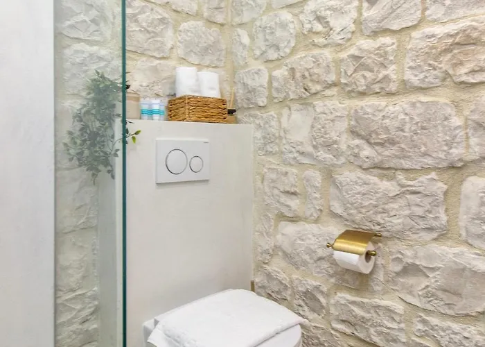 Villa Kamena U Mirnoj Ulici Blizu Centra Trogira *