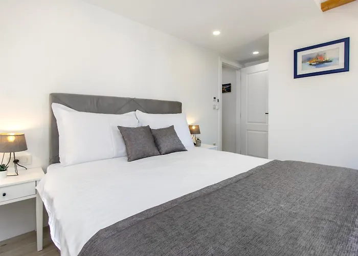 Kamena U Mirnoj Ulici Blizu Centra Trogira * Trogir