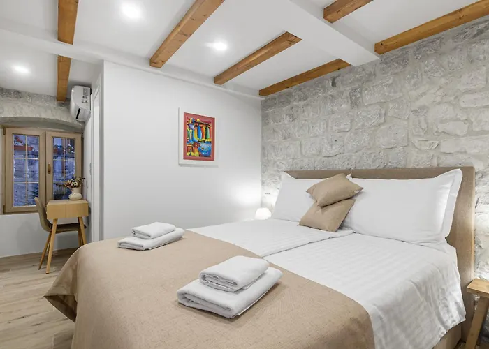 Kamena U Mirnoj Ulici Blizu Centra Trogira Villa