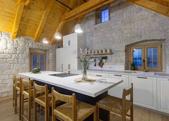 Villa Kamena U Mirnoj Ulici Blizu Centra Trogira Trogir