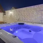 Kamena U Mirnoj Ulici Blizu Centra Trogira