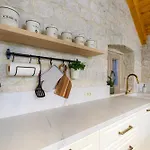 Villa Kamena U Mirnoj Ulici Blizu Centra Trogira *
