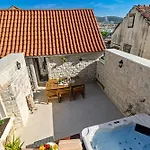 Kamena U Mirnoj Ulici Blizu Centra Trogira Villa