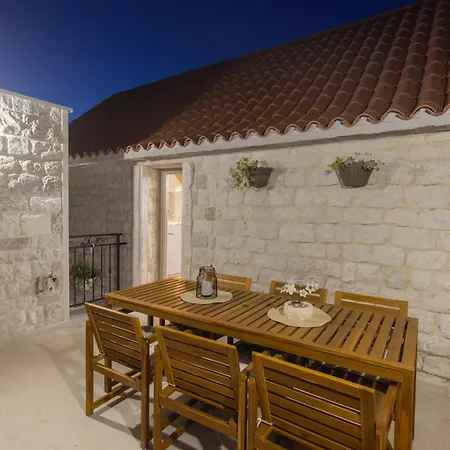 Villa Kamena U Mirnoj Ulici Blizu Centra Trogira Traù