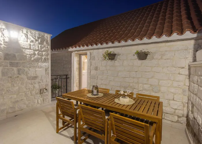 Willa Kamena U Mirnoj Ulici Blizu Centra Trogira Trogir