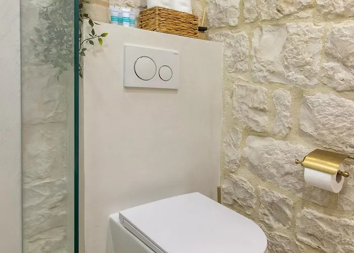 Kamena U Mirnoj Ulici Blizu Centra Trogira