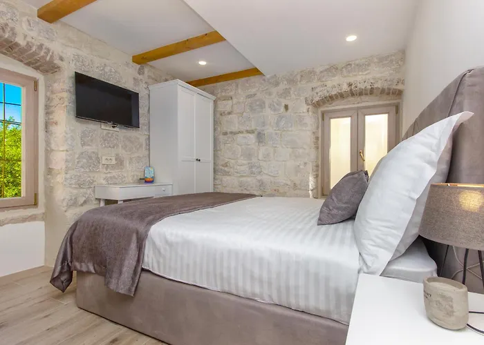 Vila Kamena U Mirnoj Ulici Blizu Centra Trogira Trogir