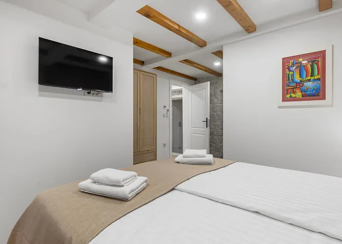 Kamena U Mirnoj Ulici Blizu Centra Trogira Vila Trogir