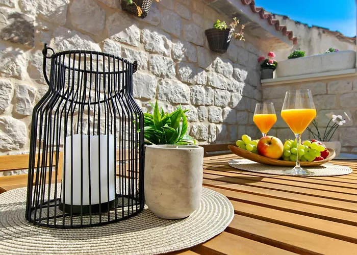 Vila Kamena U Mirnoj Ulici Blizu Centra Trogira