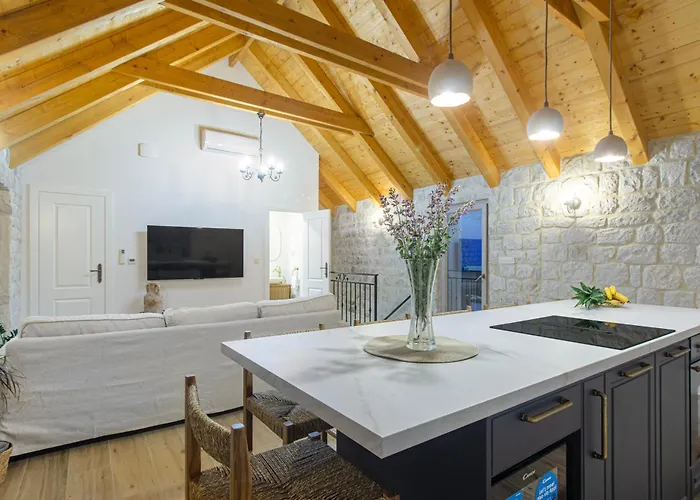 Vila Kamena U Mirnoj Ulici Blizu Centra Trogira *